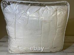 Hotel Collection Light Weight Twin Siberian White Down Comforter Store Display