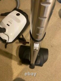 Miele Classic C1 Cat & Dog Canister Vacuum. Excelent. Store Display
