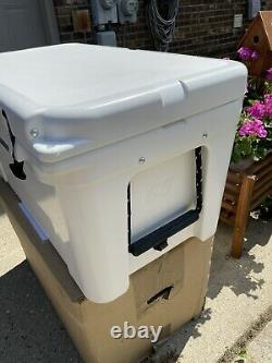 YETI Tundra 65 Cooler Used Store Display Great Condition USA made Bear Tuff