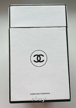 Chanel Display Boîte De Rangement Ensemble De Boîtier Avec Un Cadeau Blanc En Flaque