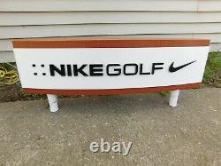 Double Face Nike Golf Store Signe 30 X 12 Avec Jambes