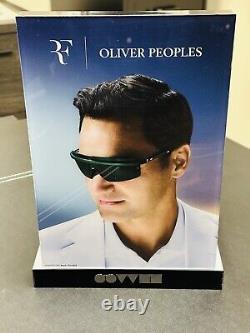 Présentoir de magasin de lunettes de soleil authentiques Oliver Peoples Roger Federer