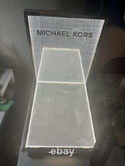 Vitrine éclairée de Michael Kors pour cosmétiques/parfums, magnifique design